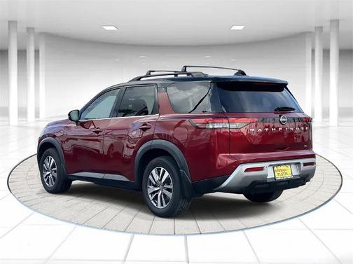 2022 Nissan Pathfinder SL