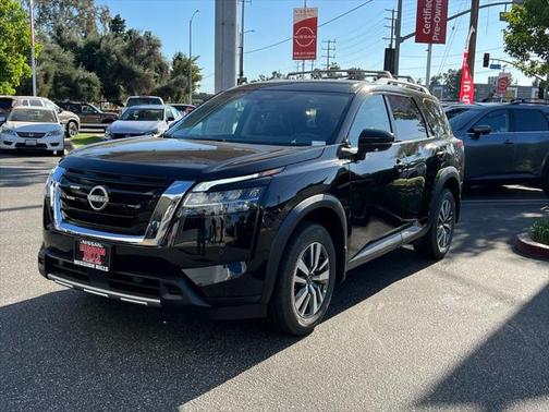 2024 Nissan Pathfinder SL FWD