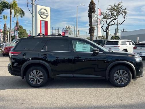 2025 Nissan Pathfinder SV FWD