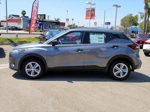 2025 Nissan Kicks S