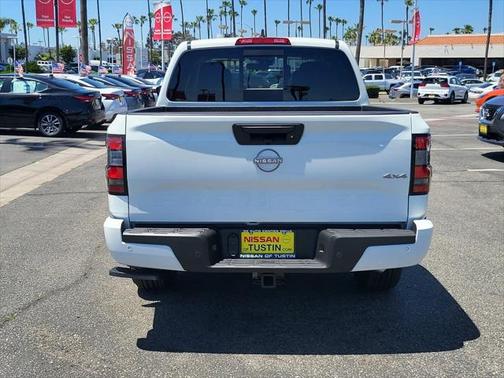 2025 Nissan Frontier SV