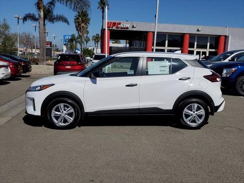 2025 Nissan Kicks S