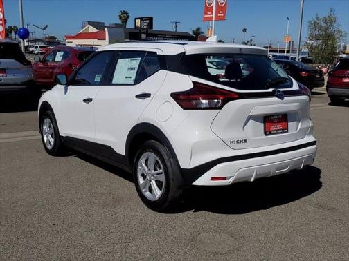 2025 Nissan Kicks S