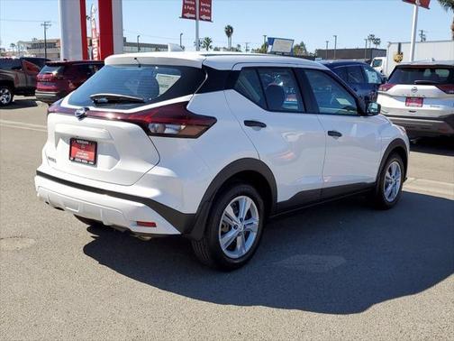 2025 Nissan Kicks S