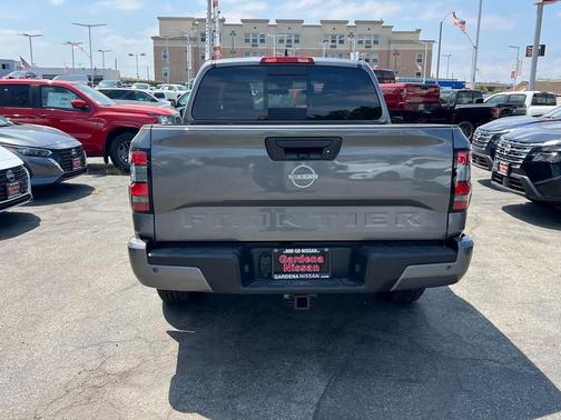 2025 Nissan Frontier SV