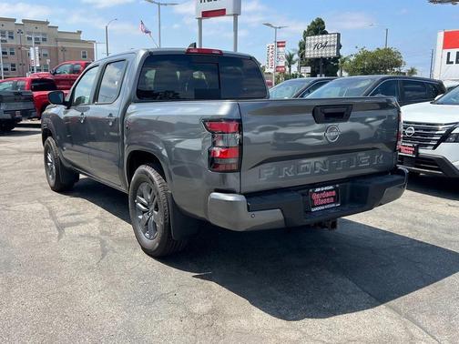 2025 Nissan Frontier SV