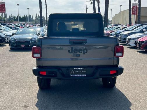 2021 Jeep Gladiator Sport
