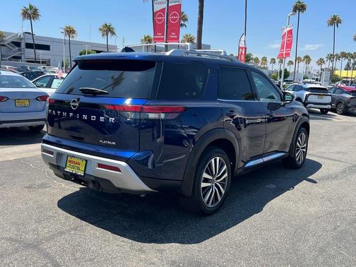 2022 Nissan Pathfinder Platinum 2WD