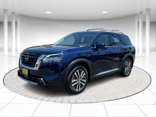 2022 Nissan Pathfinder Platinum 2WD