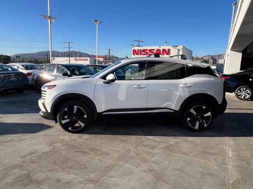 2025 Nissan Kicks SR