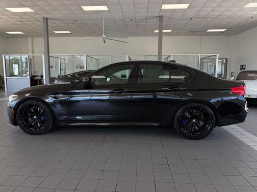 Black Sapphire Metallic 2019 BMW M5 Base