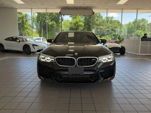 Black Sapphire Metallic 2019 BMW M5 Base