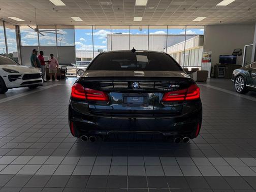 Black Sapphire Metallic 2019 BMW M5 Base