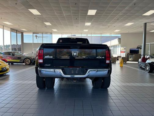 2017 RAM 3500 Big Horn Crew Cab 4x4 8' Box