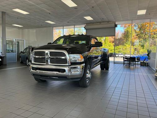 2017 RAM 3500 Big Horn Crew Cab 4x4 8' Box