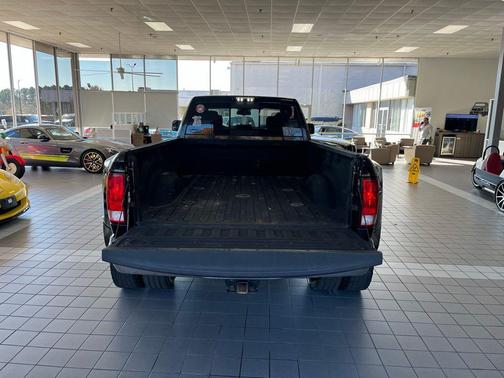 2017 RAM 3500 Big Horn Crew Cab 4x4 8' Box