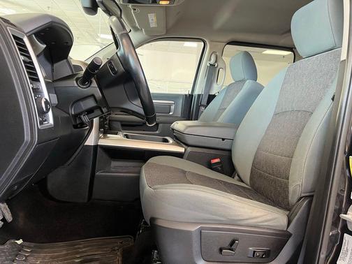 2017 RAM 3500 Big Horn Crew Cab 4x4 8' Box