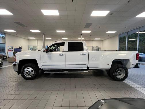 Summit White 2018 Chevrolet Silverado 3500 LTZ