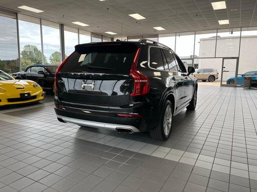 2017 Volvo XC90 T6 Momentum