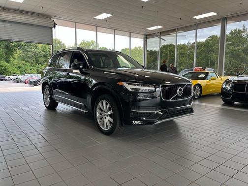 2017 Volvo XC90 T6 Momentum