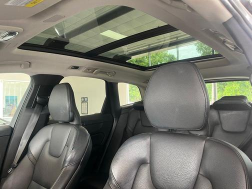 Osmium Gray Metallic 2020 Volvo XC60 T5 Momentum