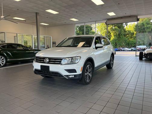 Pure White 2018 Volkswagen Tiguan 2.0T SEL