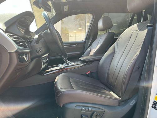 White Metallic 2017 BMW X5 xDrive35i