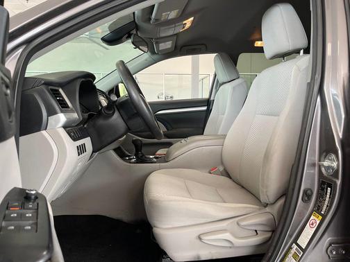 Predawn Gray Mica 2017 Toyota Highlander LE