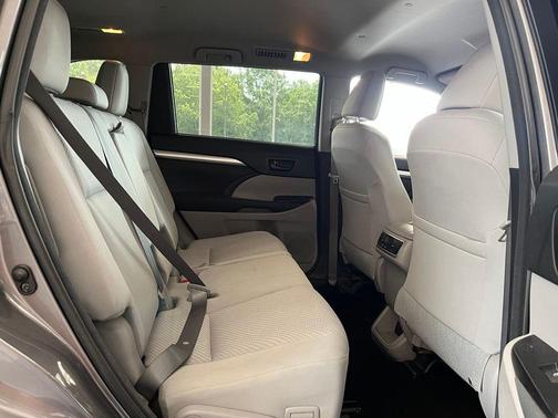 Predawn Gray Mica 2017 Toyota Highlander LE