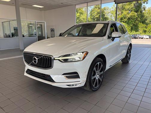 Crystal White Pearl 2019 Volvo XC60 T5 Inscription