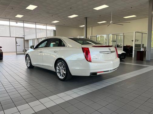 White Diamond Tricoat 2013 Cadillac XTS Premium