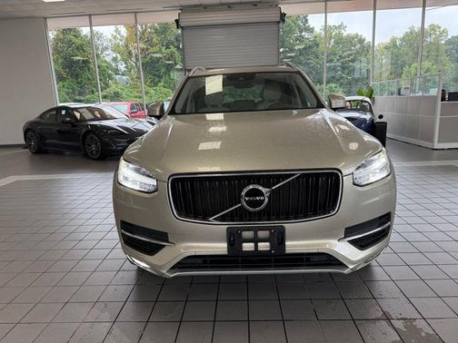 2016 Volvo XC90 T6 Momentum