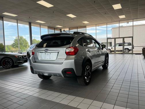 Ice Silver Metallic 2017 Subaru Crosstrek 2.0i Premium
