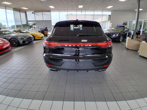 2020 Porsche Macan Base
