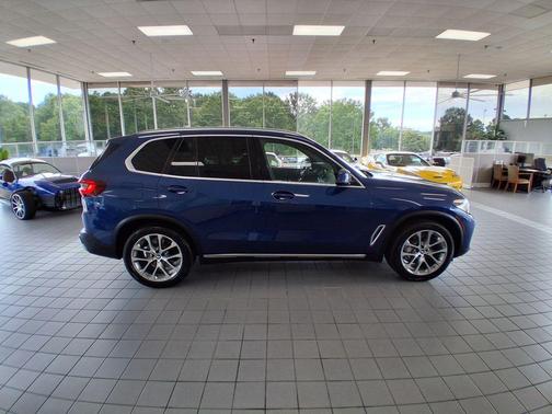 Phytonic Blue Metallic 2021 BMW X5 xDrive40i