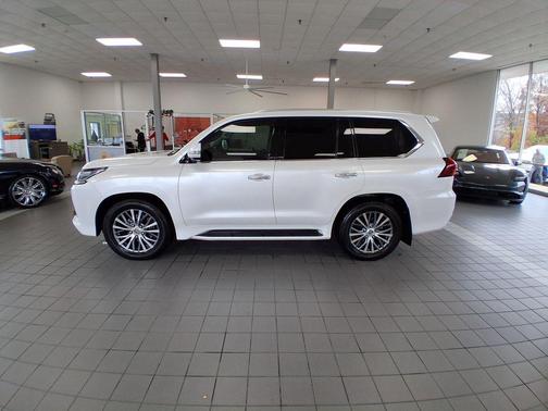 Eminent White Pearl 2018 Lexus LX 570 Base