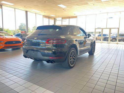 2018 Porsche Macan Sport Edition