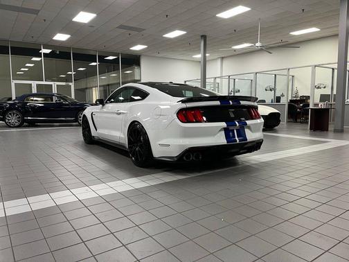 2017 Ford Shelby GT350 Base