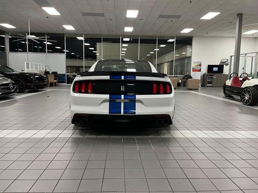 2017 Ford Shelby GT350 Base