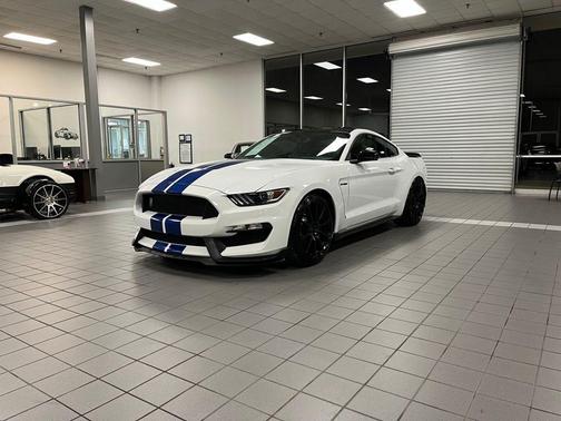 2017 Ford Shelby GT350 Base