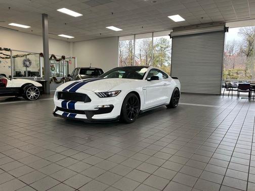 2017 Ford Shelby GT350 Base