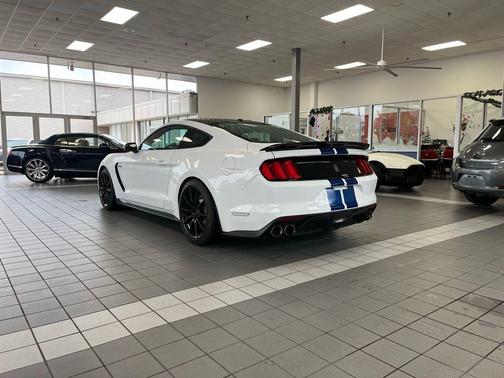 2017 Ford Shelby GT350 Base