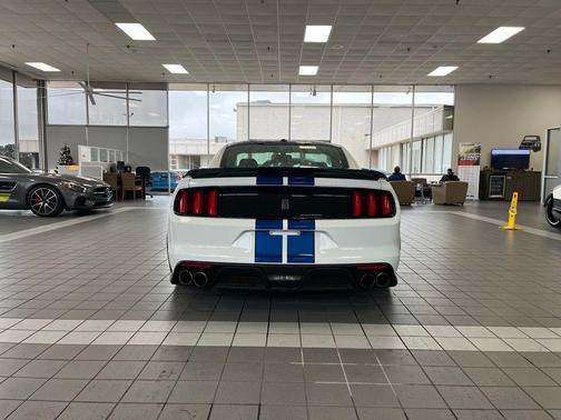 2017 Ford Shelby GT350 Base