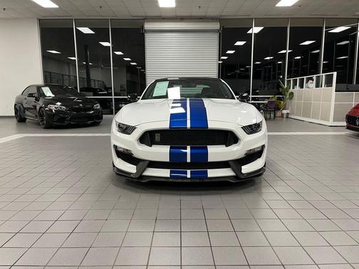 2017 Ford Shelby GT350 Base