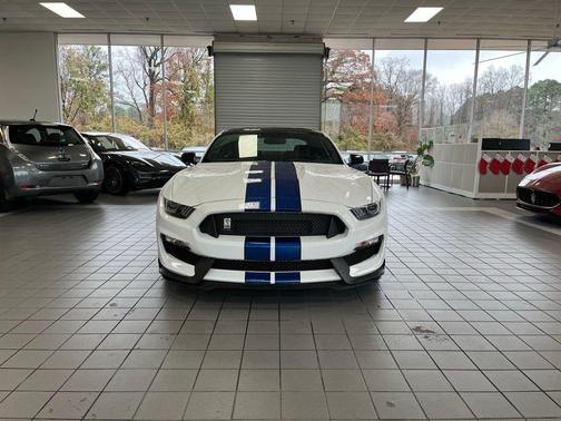 2017 Ford Shelby GT350 Base