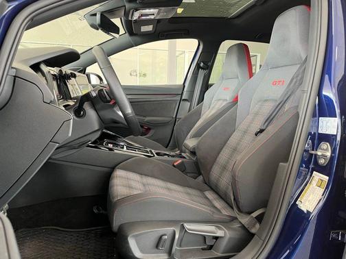 2024 Volkswagen Golf GTI 2.0T SE DSG