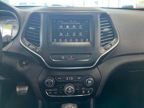 Velvet Red Pearlcoat 2019 Jeep Cherokee Latitude Plus