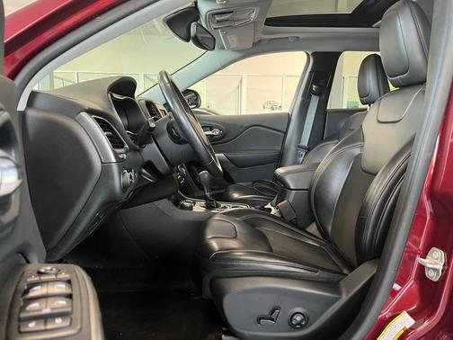 Velvet Red Pearlcoat 2019 Jeep Cherokee Latitude Plus