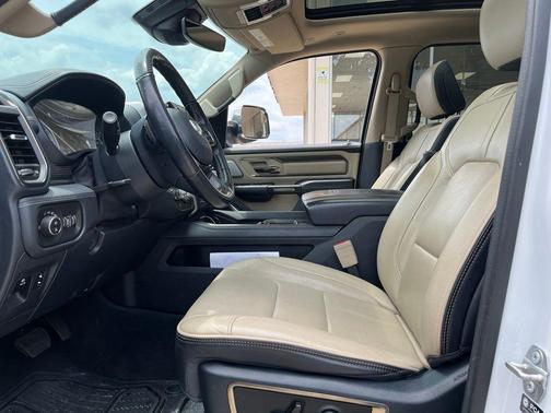 Bright White Clearcoat 2021 RAM 1500 Limited