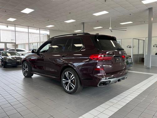 Ametrin Metallic 2022 BMW X7 M50i